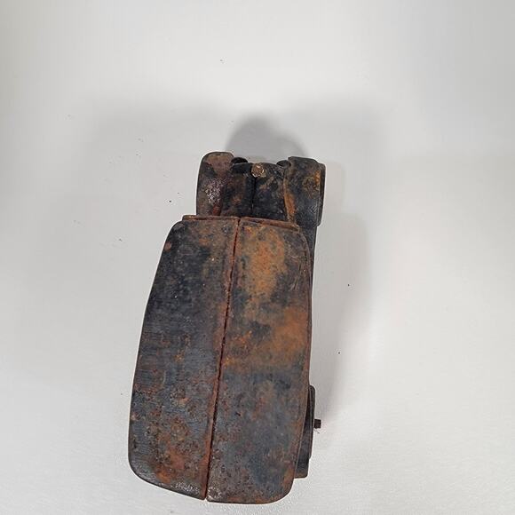 Early Antique Cast Iron Toy Car – Arcade Mfg. Co. USA - Picture 5 of 6